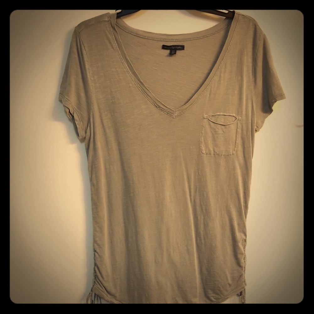 American eagle Outfitter gray v neck tee
